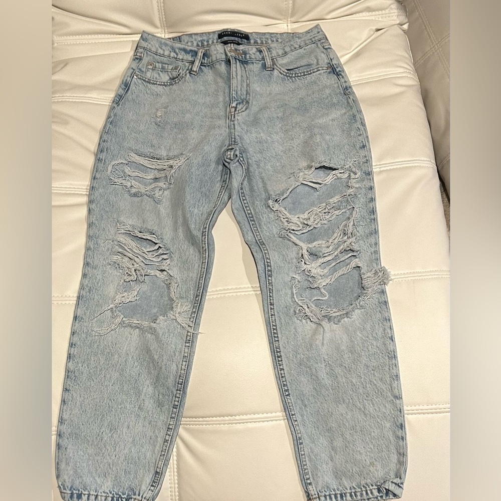 Women’s Aeropastale distressed mom jeans size 6